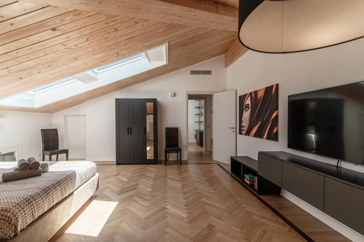 Attic 64 - The House Of Travelers Apartment Como Exterior foto